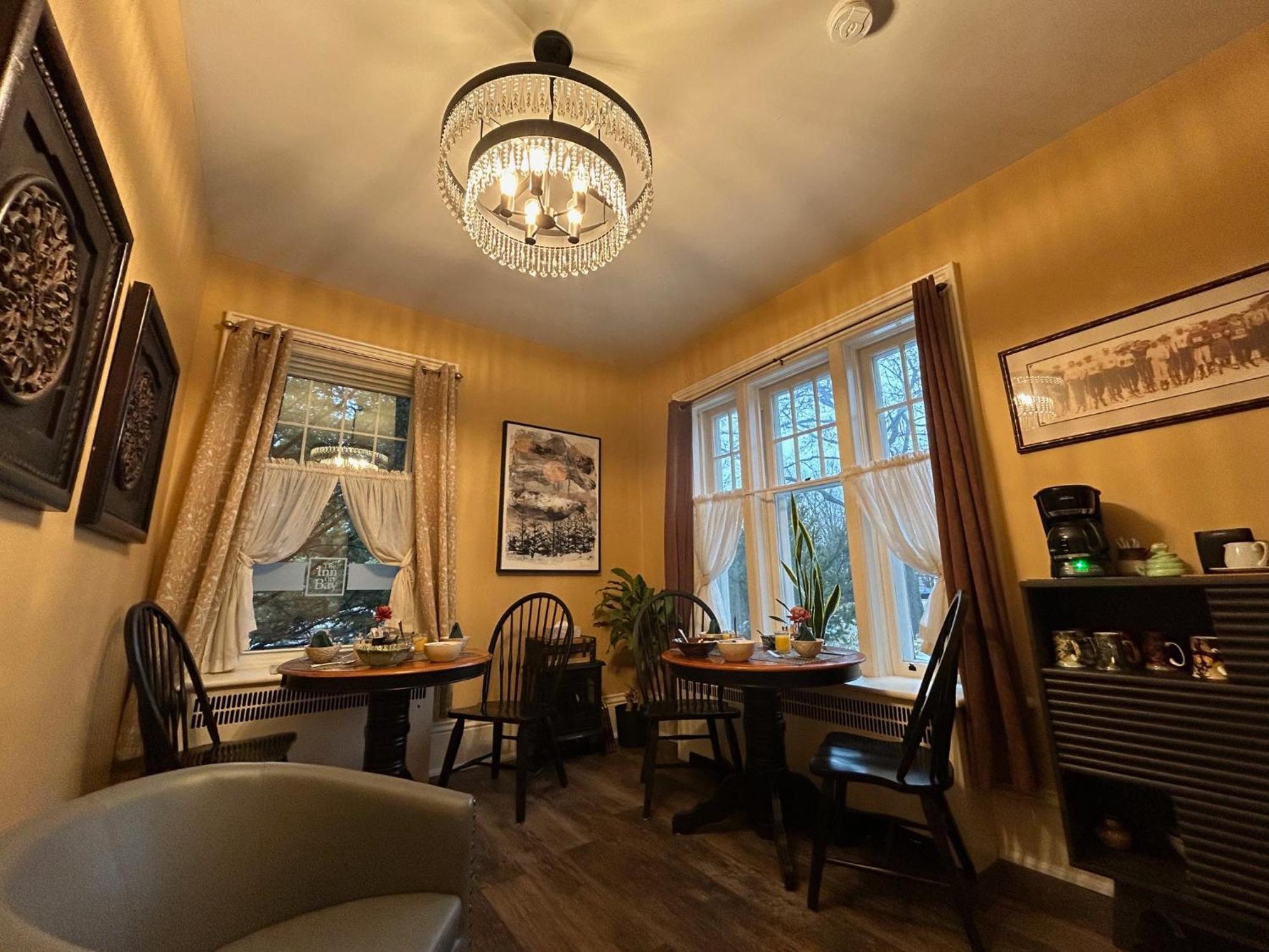 The Inn On Bay Gravenhurst Exterior foto